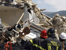 İtalyada enkaz ekibini yıkan görüntü