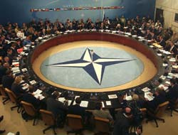 Tiranda 100 binlik NATO sevinci