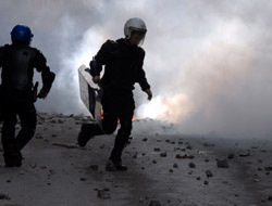 PKK yandaşları polisle çatıştı