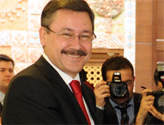 Melih Gökçek zaferini ilan etti