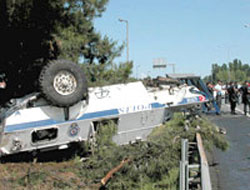 Polis panzeri devrildi: 1 ölü!